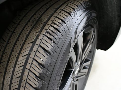 Used 2024 Chevrolet Trax ACTIV w/ Sunroof Package image 35