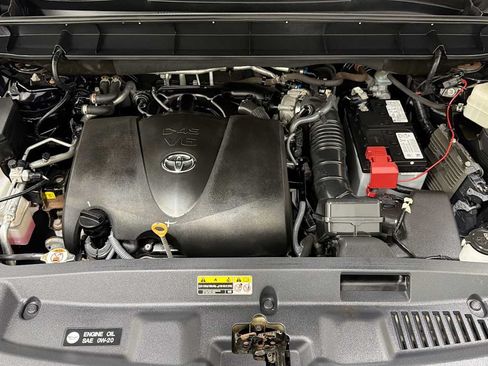 Used 2020 Toyota Highlander XLE AWD/4WD image 31