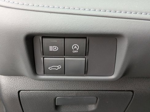 Used 2023 Toyota Highlander LE image 14