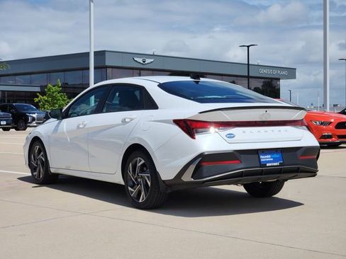 Certified 2025 Hyundai Elantra Sport FWD image 4
