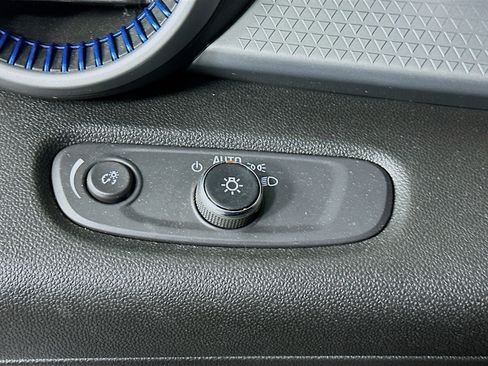 Used 2025 Chevrolet Trax LS image 16