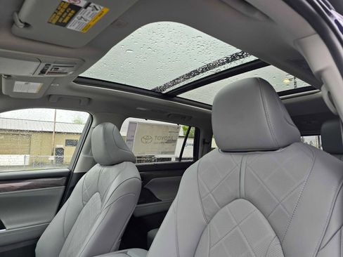 New 2026 Toyota Highlander Platinum AWD/4WD image 25