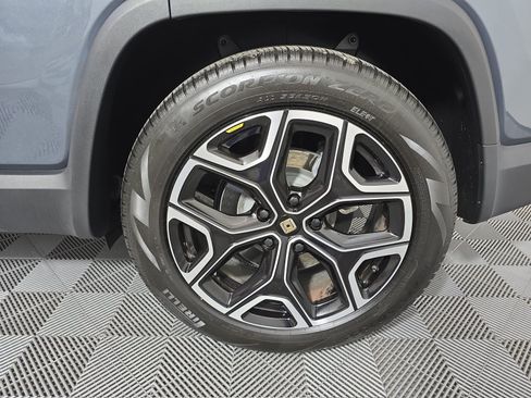 Used 2024 Rivian R1S Adventure Dual AWD/4WD image 10