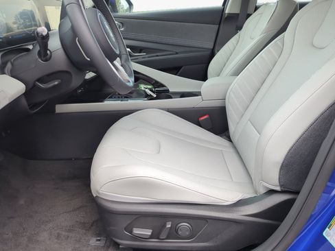 Certified 2025 Hyundai Elantra Limited FWD image 11
