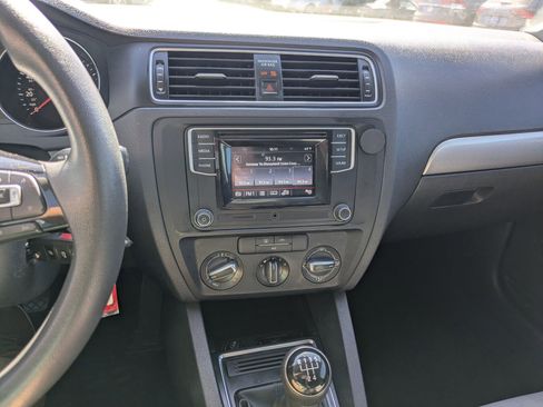 Used 2017 Volkswagen Jetta S FWD image 25