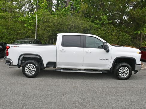 Used 2025 Chevrolet Silverado 2500 LT w/ Convenience Package AWD/4WD image 5