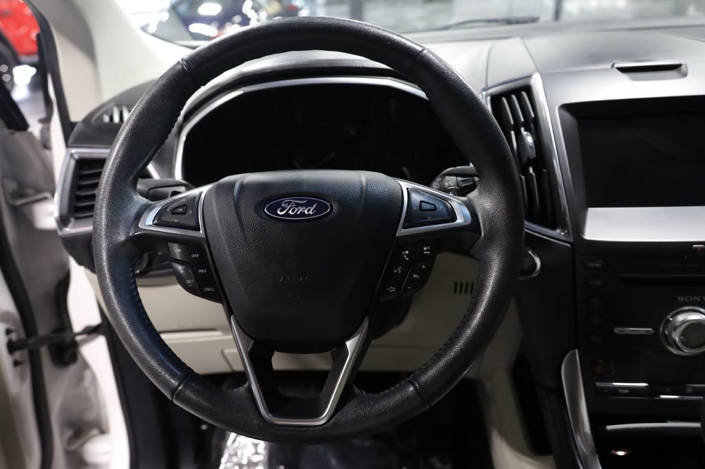 Used 2018 Ford Edge Titanium w/ Technology Package FWD image 24