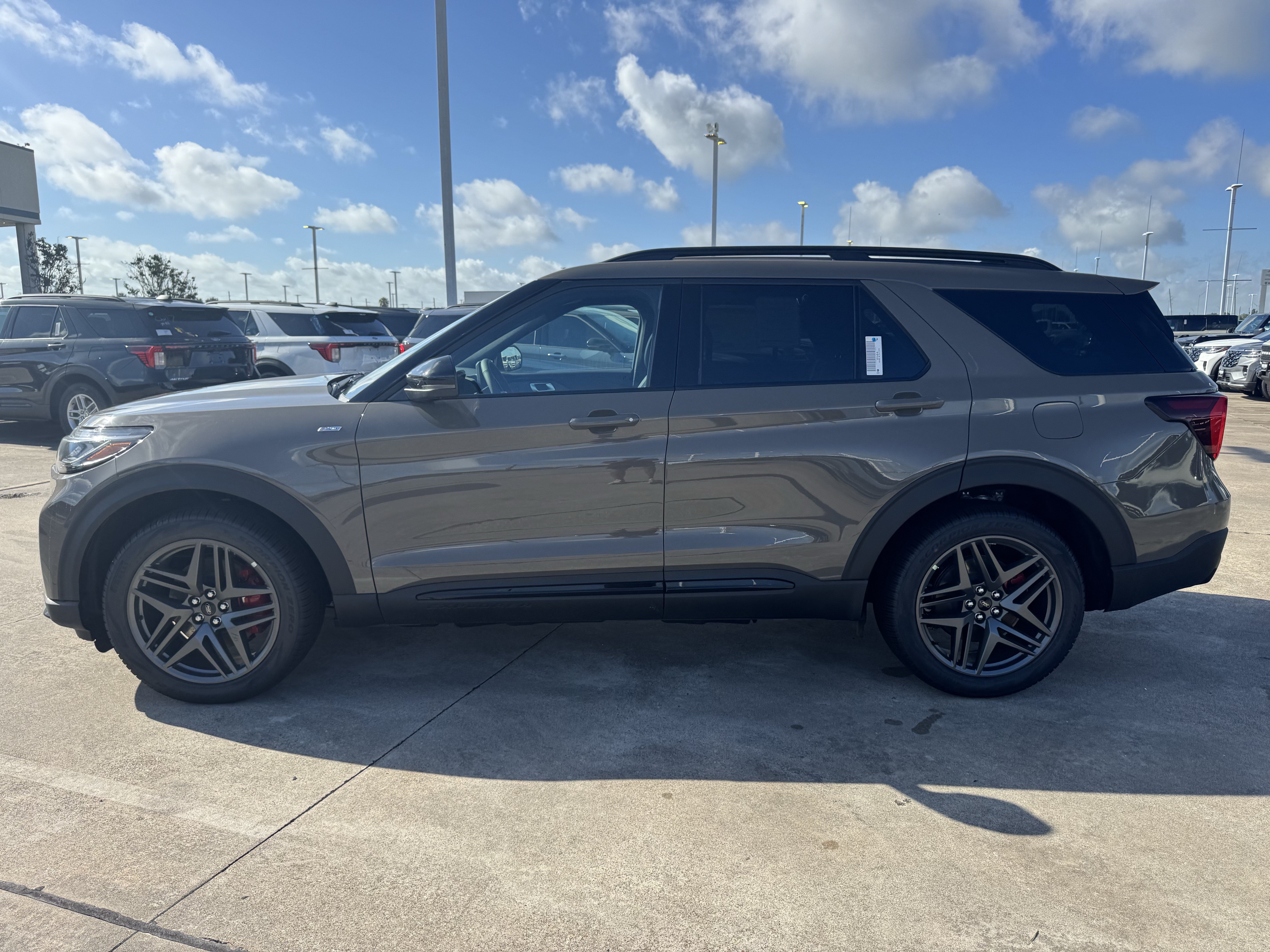New 2026 Ford Explorer ST-Line w/ ST-Line Street Pack RWD image 5