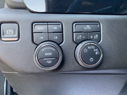 Used 2025 Chevrolet Silverado 1500 LT image 26