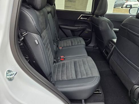 New 2025 Mitsubishi Outlander SE image 7