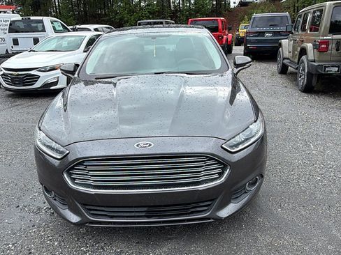 Used 2016 Ford Fusion SE FWD image 3