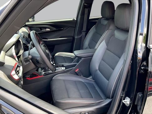 Used 2021 Chevrolet TrailBlazer RS w/ Technology Package FWD image 24
