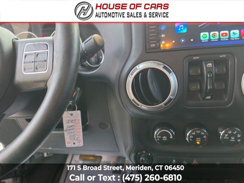 Used 2014 Jeep Wrangler Unlimited Sahara w/ Max Tow Package AWD/4WD image 28