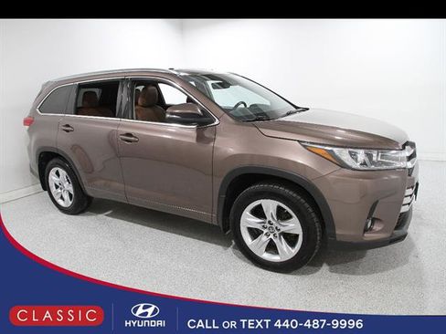 Used 2018 Toyota Highlander Limited image 1