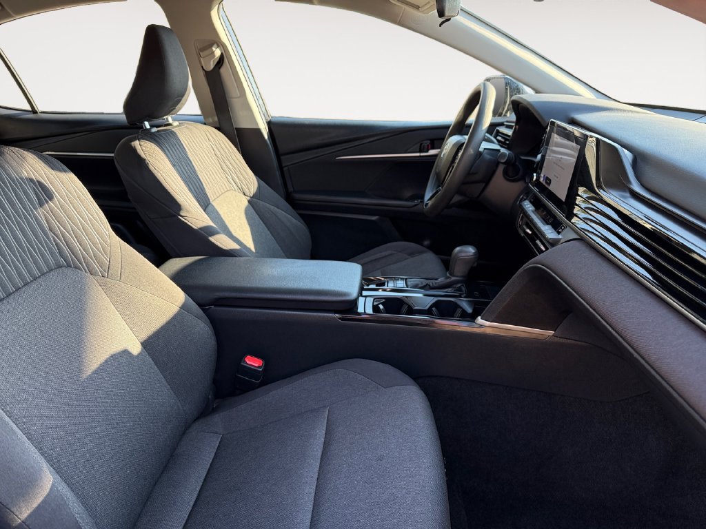 Used 2026 Toyota Camry LE AWD/4WD image 15