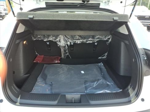 New 2026 Chevrolet Trax ACTIV w/ Sunroof Package FWD image 15