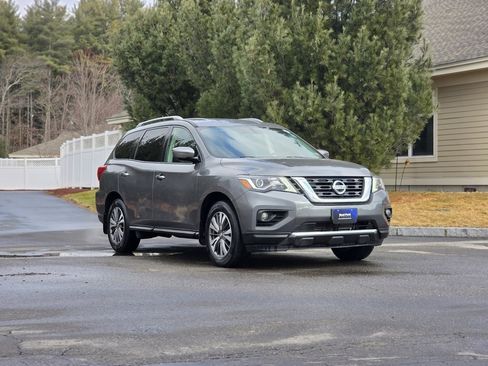 Used 2017 Nissan Pathfinder SL image 1