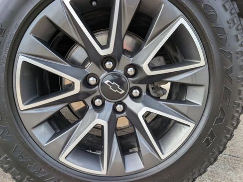 Used 2022 Chevrolet Tahoe Z71 w/ Luxury Package image 7