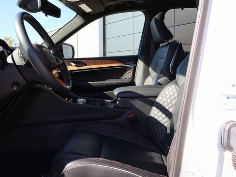 Used 2024 Jeep Grand Cherokee Summit image 23