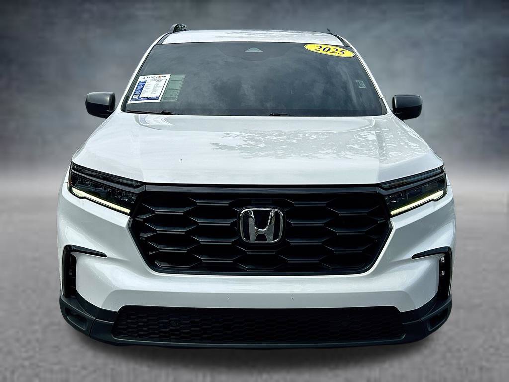 Used 2025 Honda Pilot Sport image 2