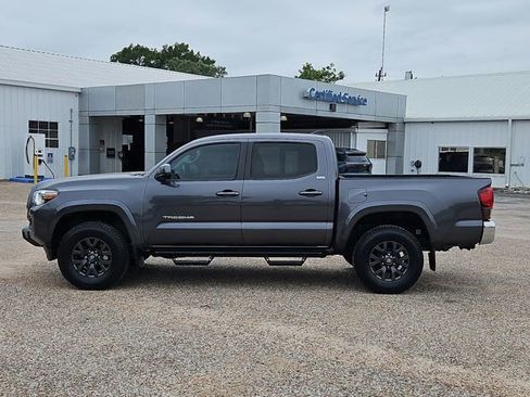 Used 2021 Toyota Tacoma SR5 RWD image 40
