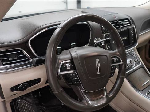 Used 2018 Lincoln Continental Select w/ Continental Climate Package AWD/4WD image 11