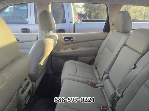 Used 2020 Nissan Pathfinder Platinum image 3