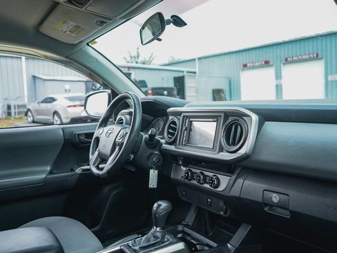 Used 2016 Toyota Tacoma SR5 image 10