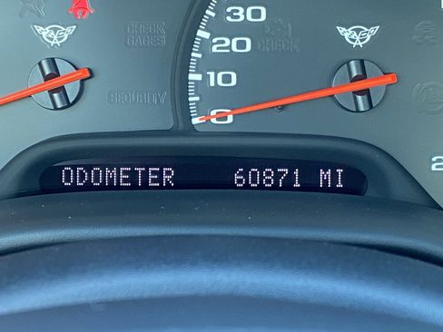 Used 2002 Chevrolet Corvette Coupe w/ Preferred Equipment Group2 image 19