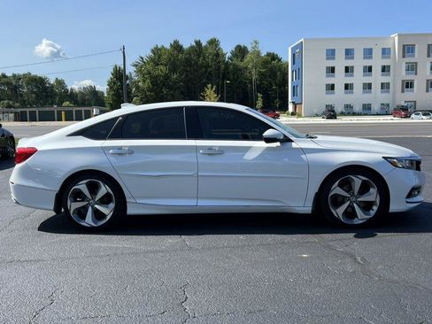 Used 2018 Honda Accord Touring image 11