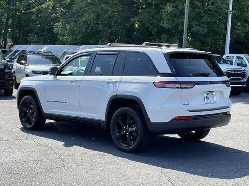 Used 2024 Jeep Grand Cherokee Altitude AWD/4WD image 7