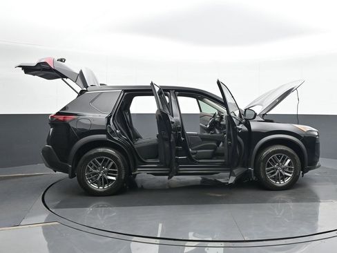 Used 2023 Nissan Rogue S image 26