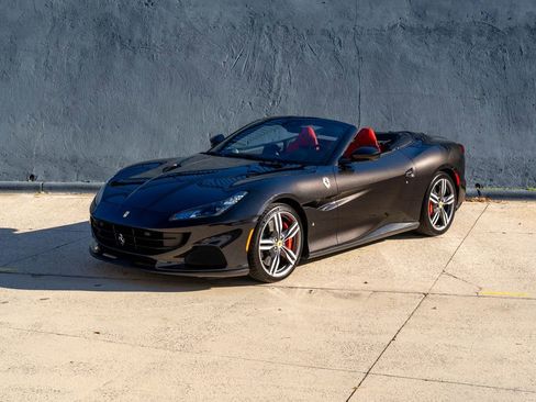 Certified 2022 Ferrari Portofino M image 5
