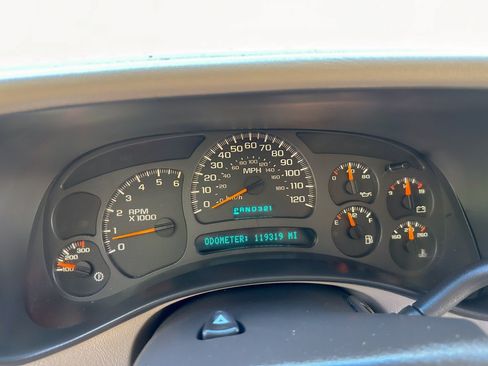 Used 2003 Chevrolet Silverado 2500 LT AWD/4WD image 21