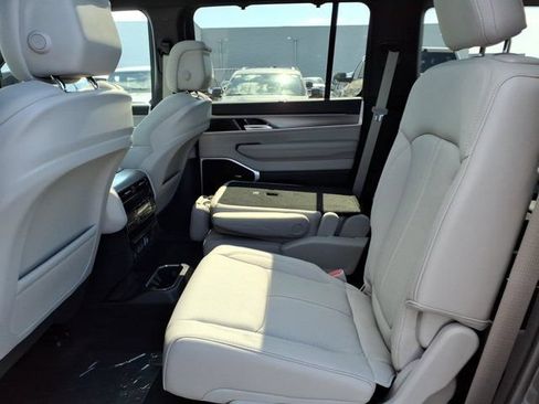 New 2026 Jeep Grand Wagoneer Limited AWD/4WD image 17