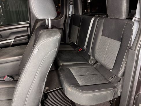 Used 2018 Nissan Titan SV AWD/4WD image 20