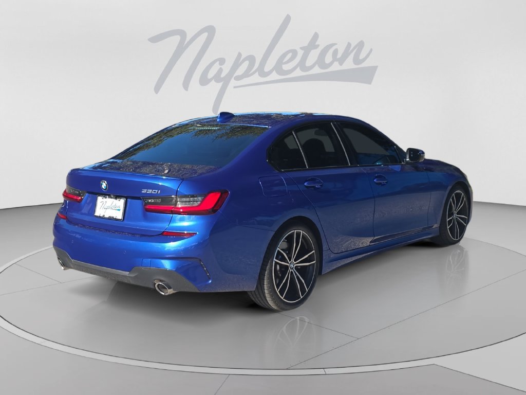 Used 2022 BMW 330i Sedan w/ M Sport Package RWD image 6