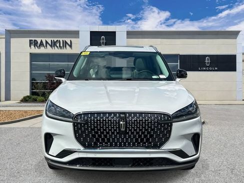 New 2027 Lincoln Aviator AWD image 2