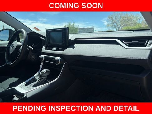 Used 2021 Toyota RAV4 LE w/ Carpet Mat Package (TMS) AWD/4WD image 13