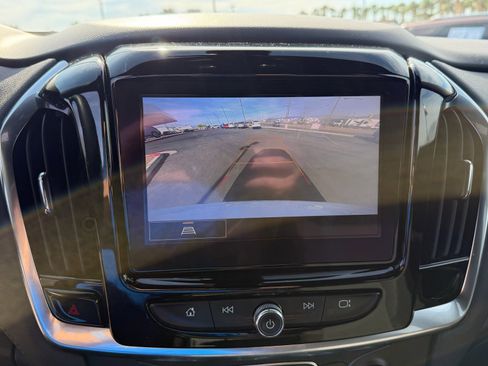 Used 2023 Chevrolet Traverse LT image 11