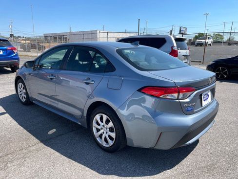 Used 2020 Toyota Corolla LE FWD image 2