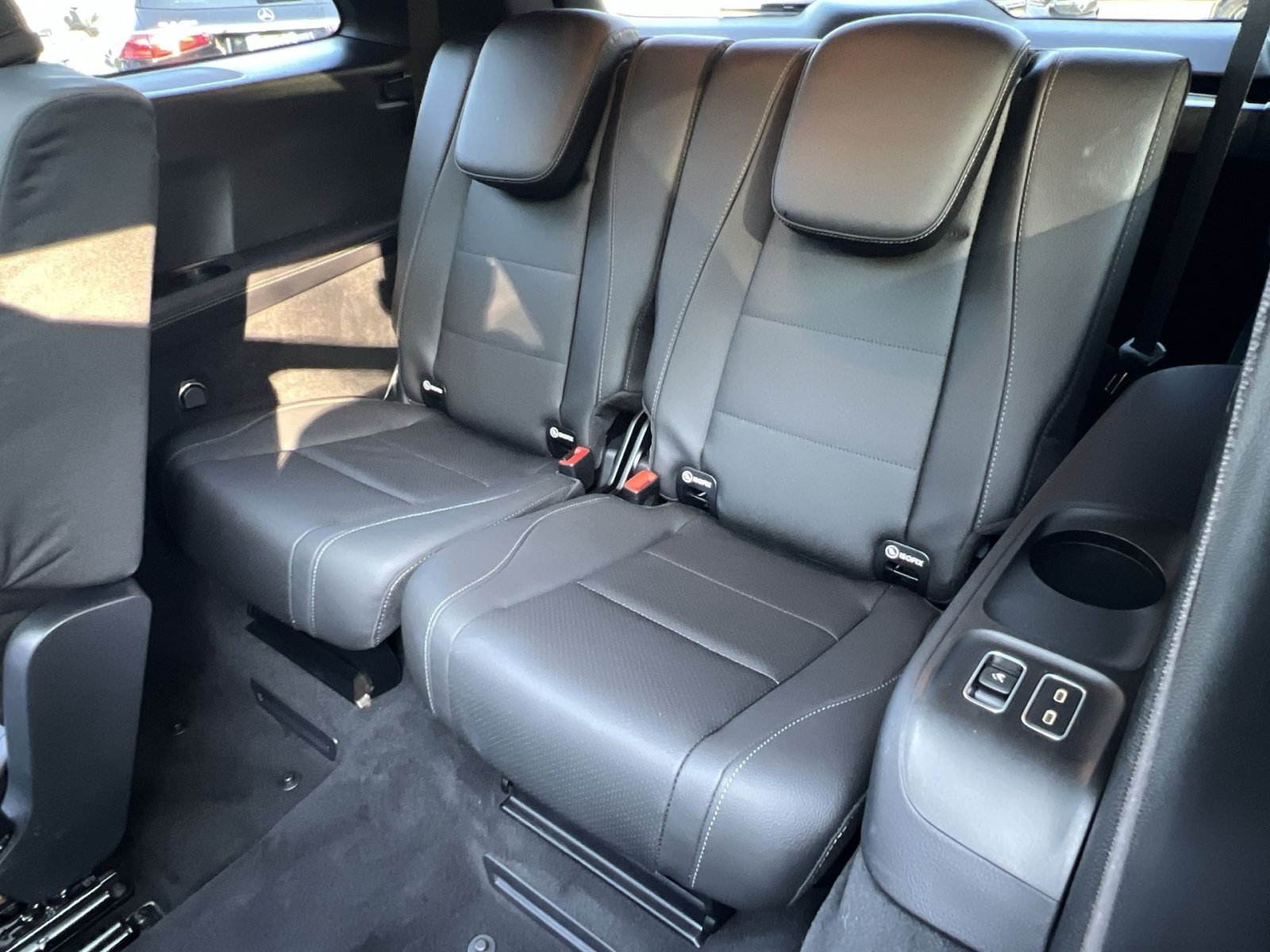 Certified 2025 Mercedes-Benz GLS 450 4MATIC image 31