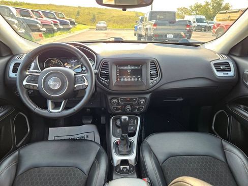 Used 2019 Jeep Compass Latitude w/ Cold Weather Group AWD/4WD image 16