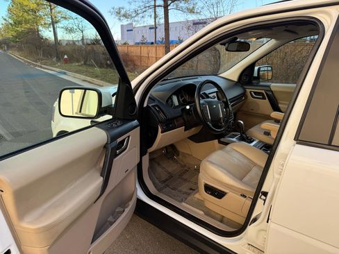 Used 2013 Land Rover LR2 image 13