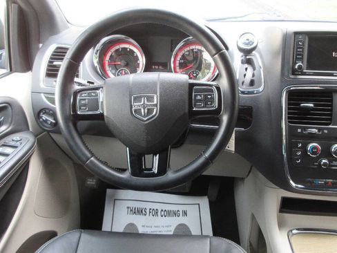 Used 2017 Dodge Grand Caravan SXT FWD image 29