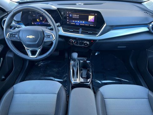 Used 2025 Chevrolet Trax LT w/ LT Convenience Package image 29
