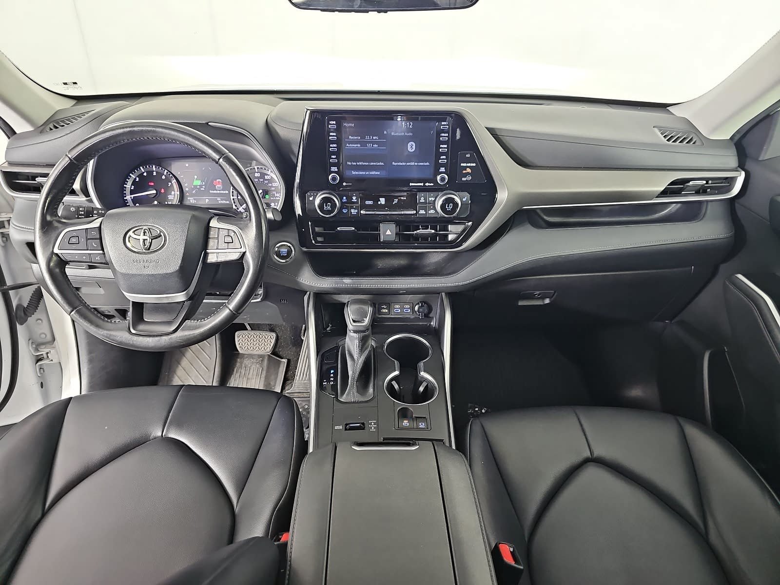 Used 2022 Toyota Highlander XLE FWD image 11