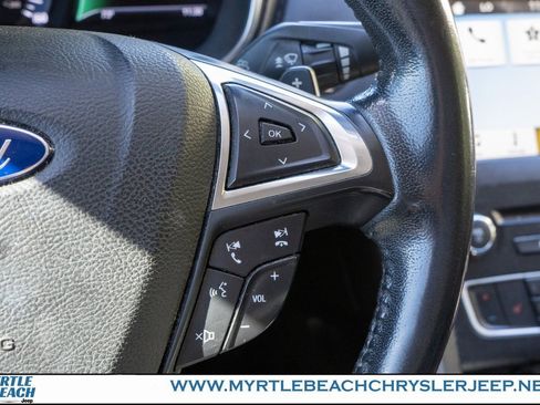 Used 2017 Ford Fusion SE w/ Fusion SE Technology Package image 26