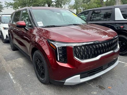 Used 2025 Kia Carnival image 10