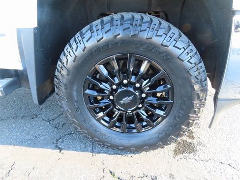 Used 2015 Chevrolet Silverado 3500 LTZ image 10